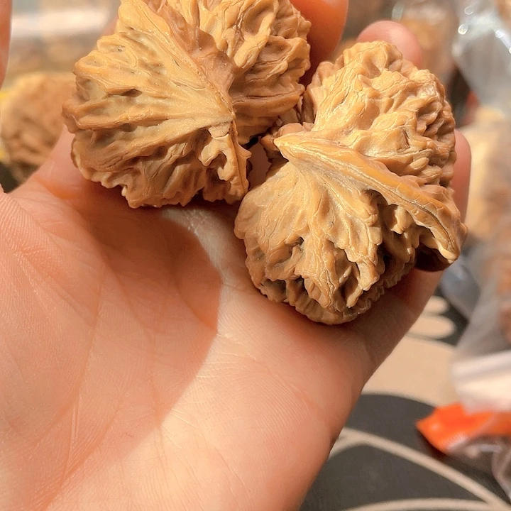 文玩核桃吊坠帝王狮子头