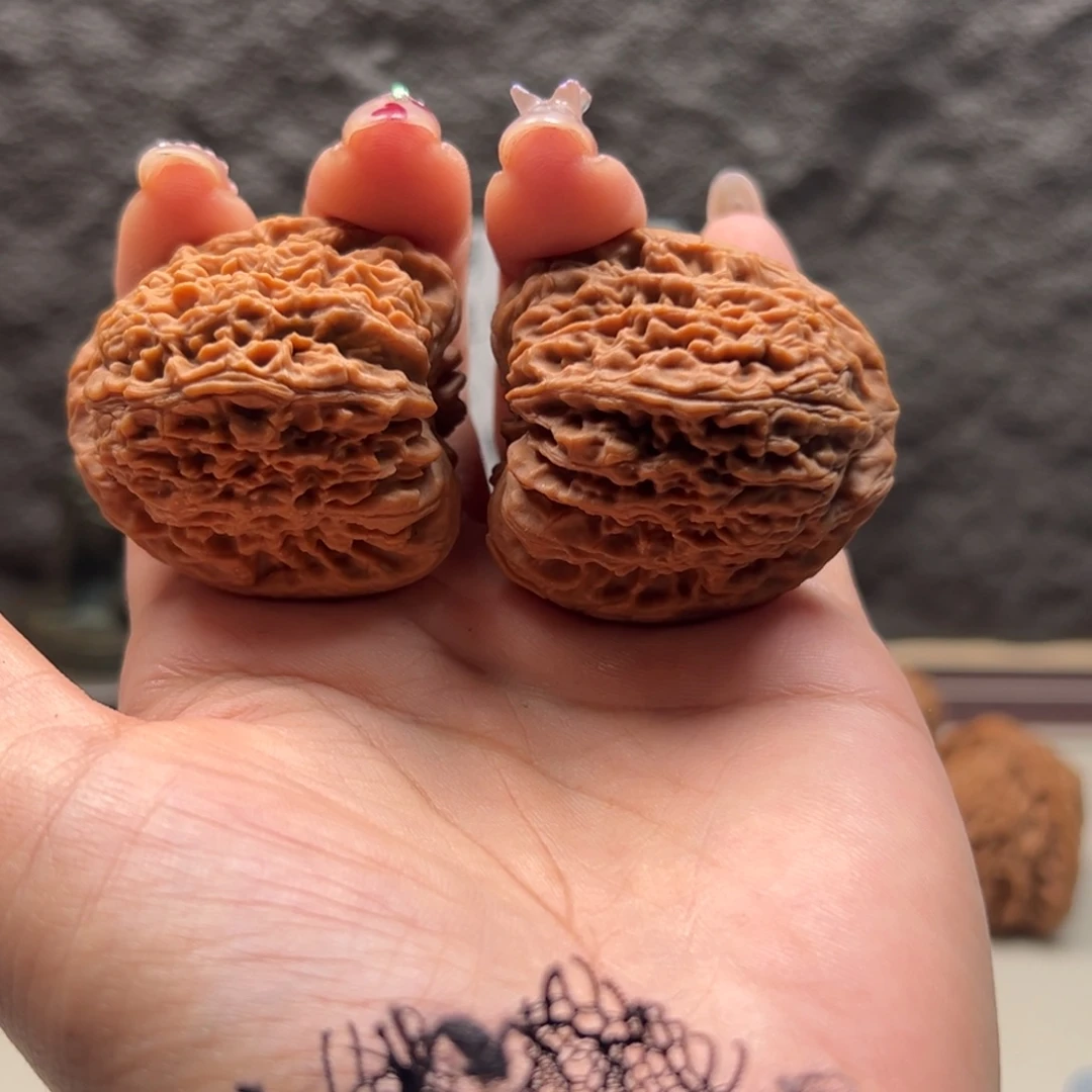 1***动文玩核桃把件南疆39愣子黄