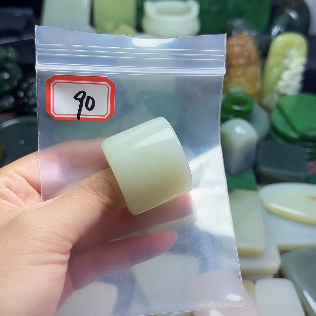 常***j和田玉未镶嵌珠宝半成品