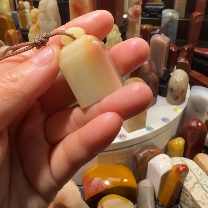 寿山石深**深寿山石品种