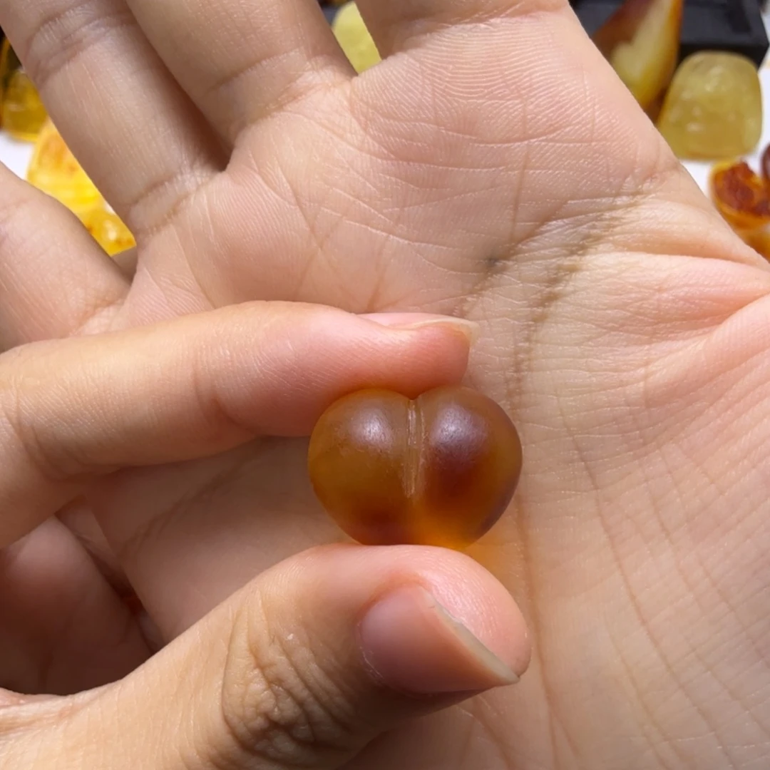 蜜蜡未镶嵌珠宝奇石