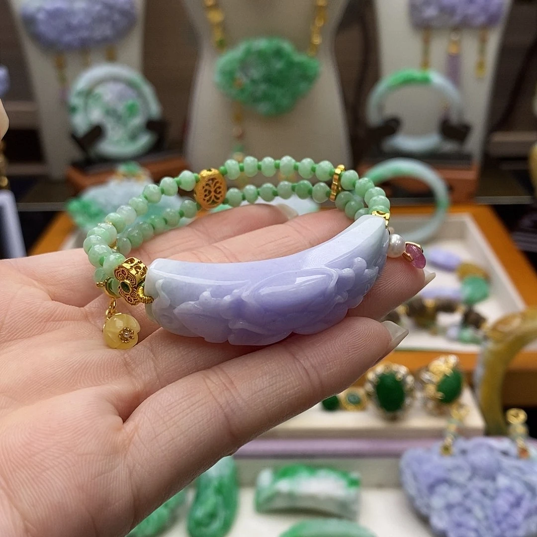 颈饰未镶嵌翡翠天然