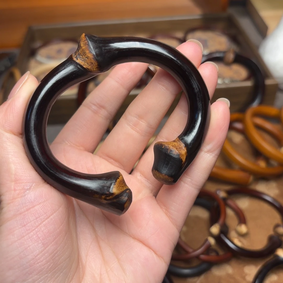吴***白木质非金属黑藤手镯