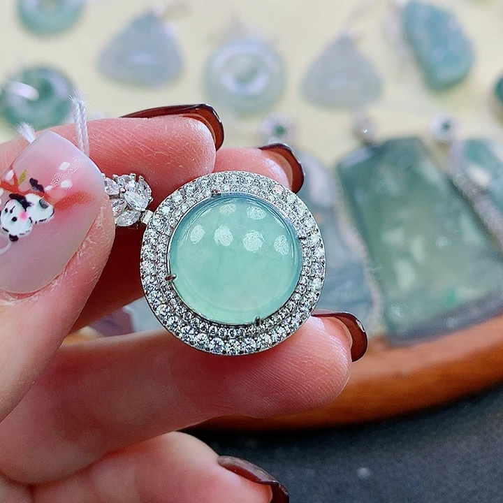 翡翠颈饰银S925镶嵌翡翠