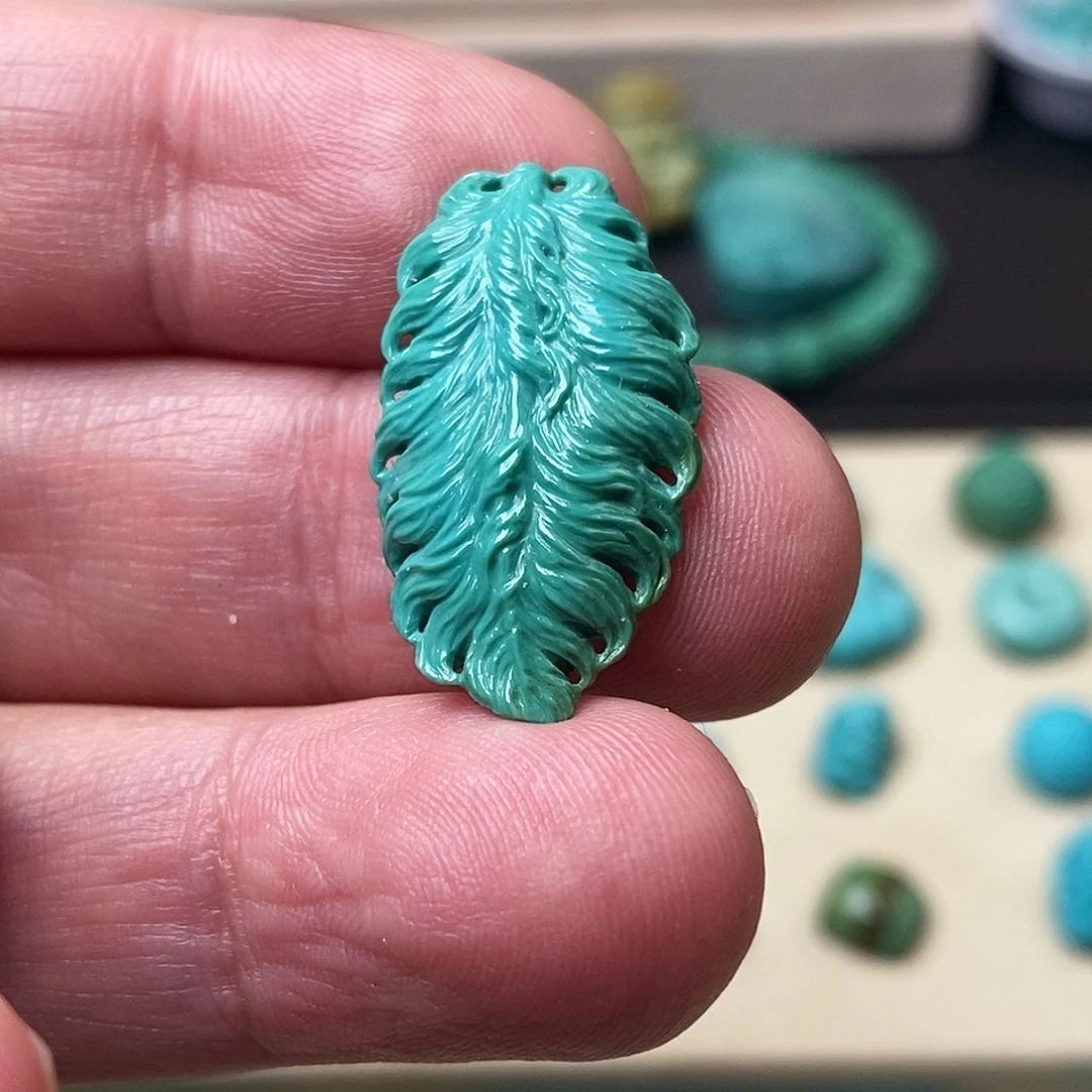 绿松石未镶嵌颈饰