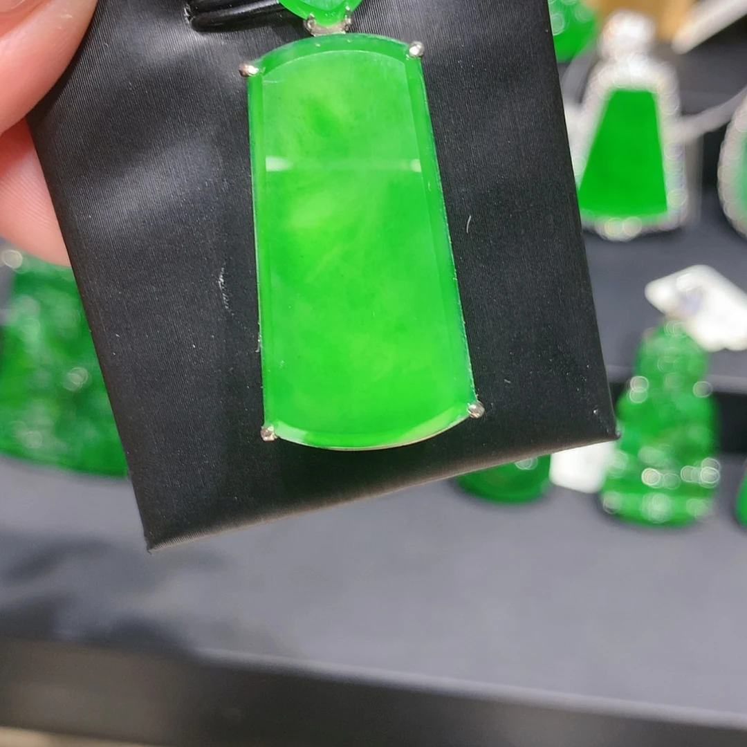 【闪购商品】颈饰银S925镶嵌翡翠柒姐