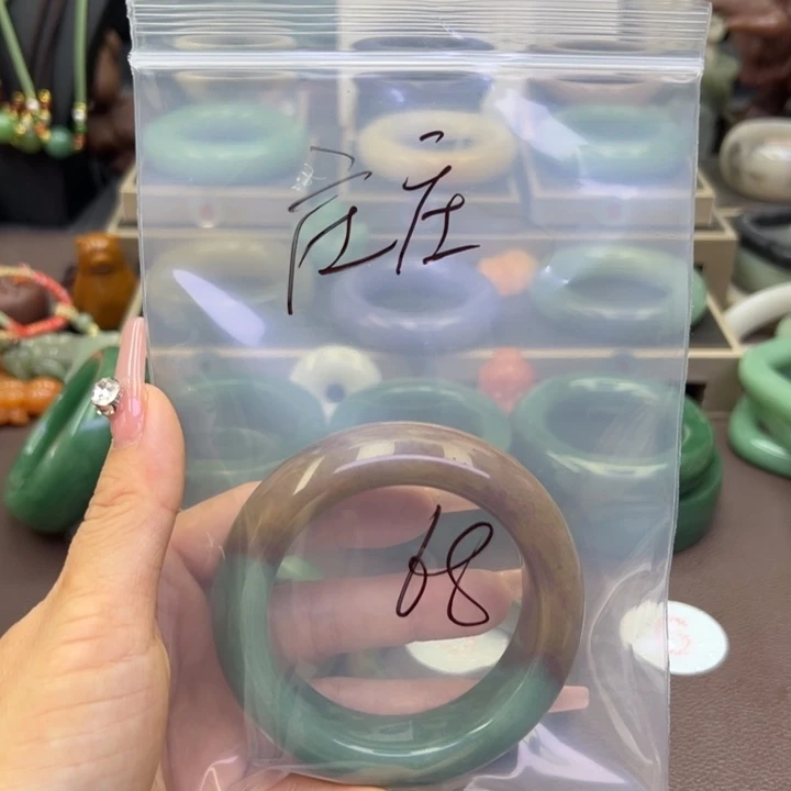 未镶嵌手镯石英岩玉庄*?
