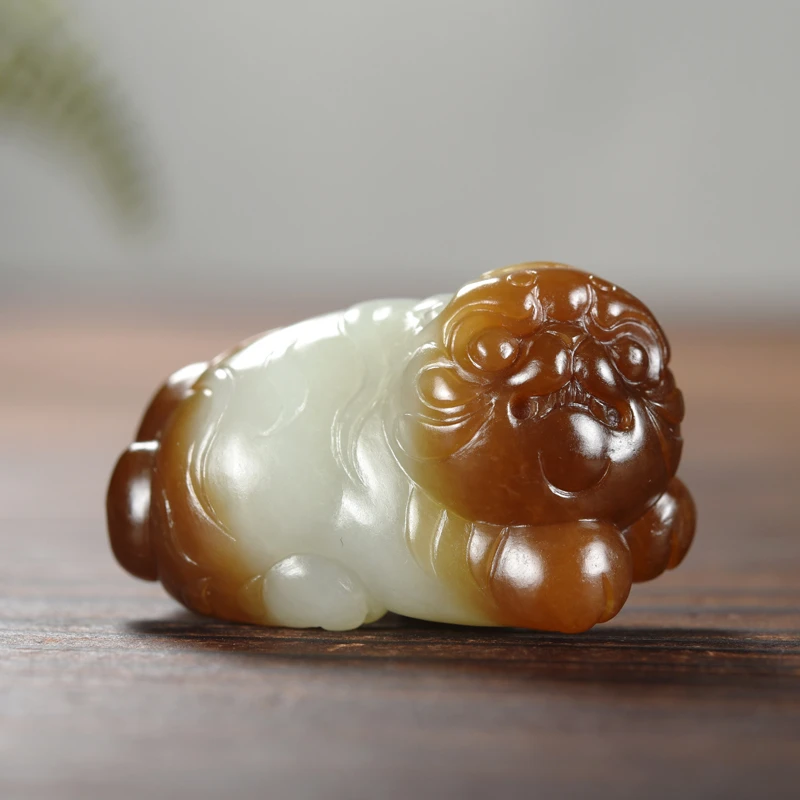 新疆和田玉且末料糖玉小老虎吊坠挂件