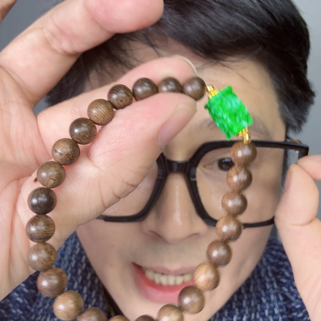 翡翠18K金镶嵌颈饰一件
