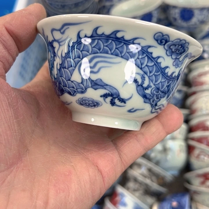 瓷片白青花铠甲龙压手杯全品