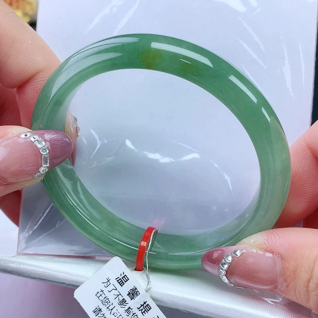 翡翠手镯未镶嵌53贵