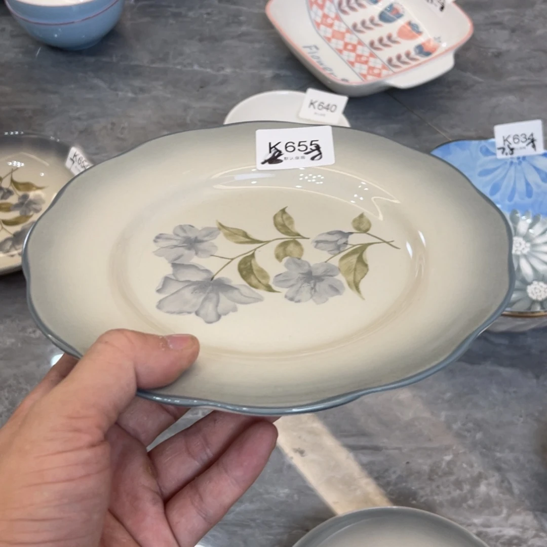 陶瓷微瑕餐具介意勿拍，满18飞！