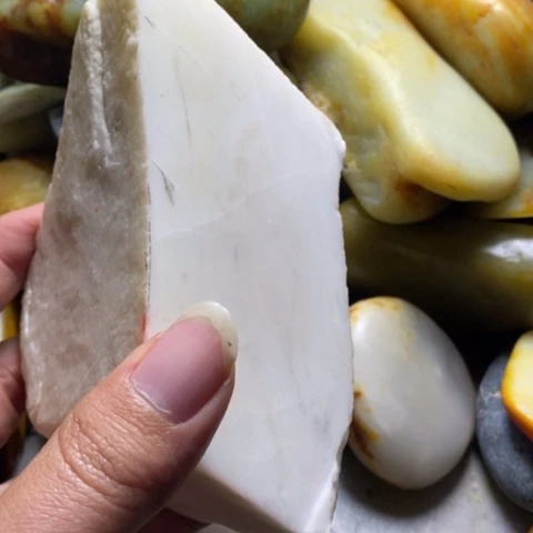 未镶嵌和田玉（糖玉）挂件