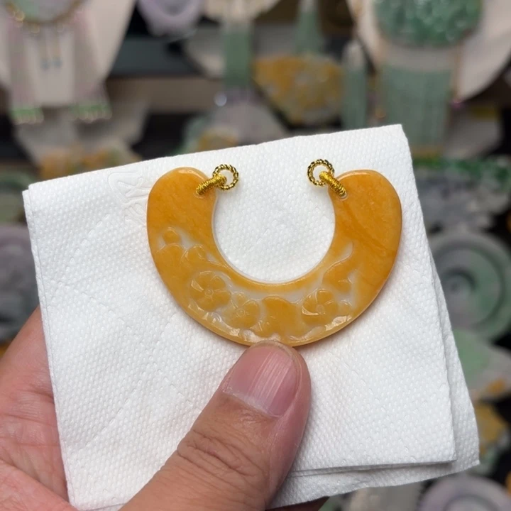 翡翠未镶嵌颈饰吊坠