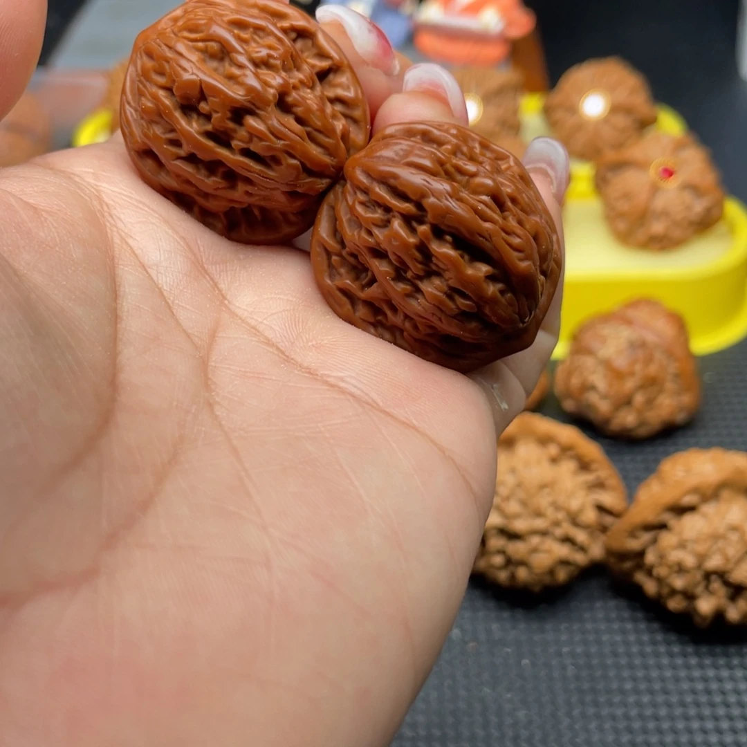 文玩核桃吊坠L*。虎头