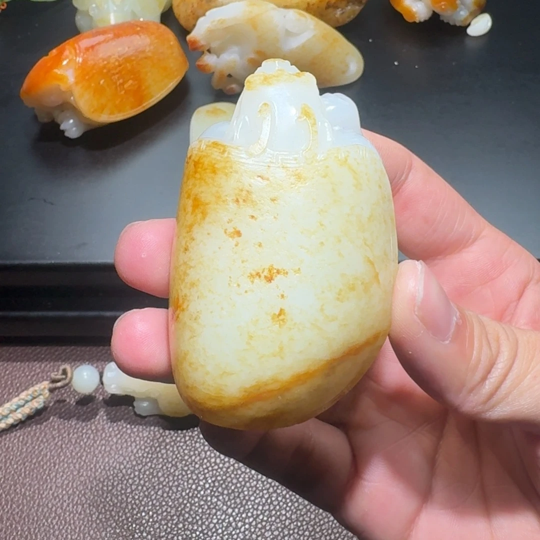 和田玉未镶嵌把件