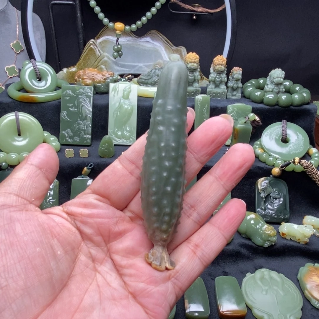 未镶嵌岫岩河磨玉（透闪石质玉）把件