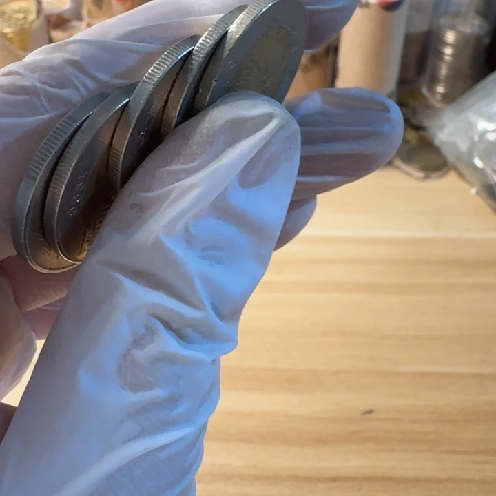 其他普通金属5枚，兰花50的，流通品