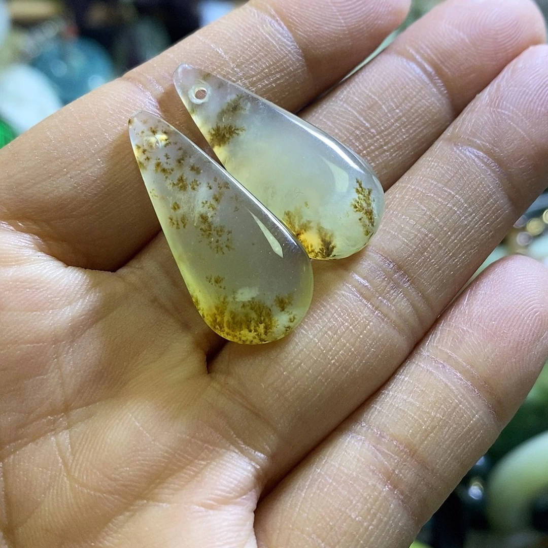岫玉未镶嵌耳环一对