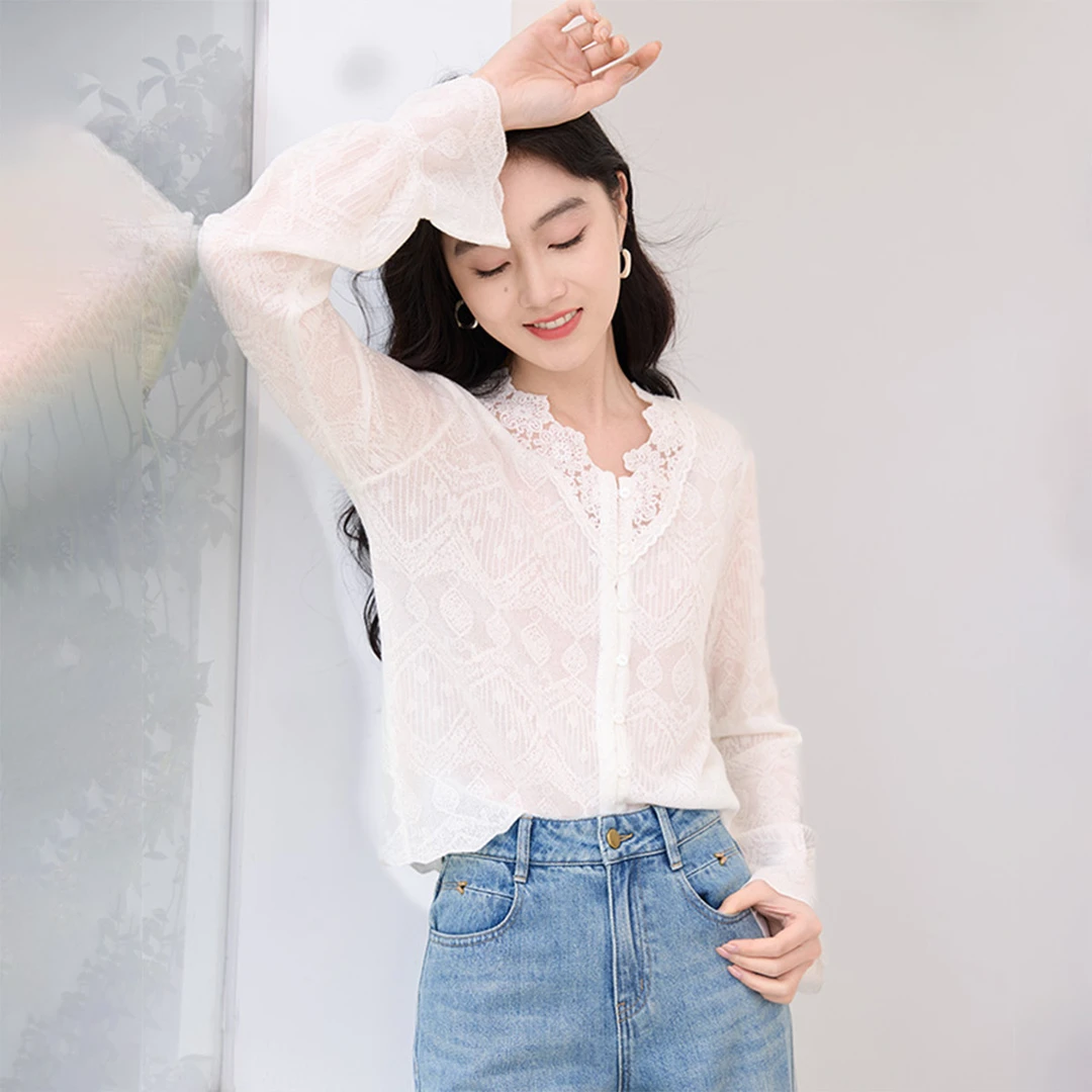 香影｜【2025春装】法式v领针织衫女长袖气质蕾丝拼接正肩上衣
