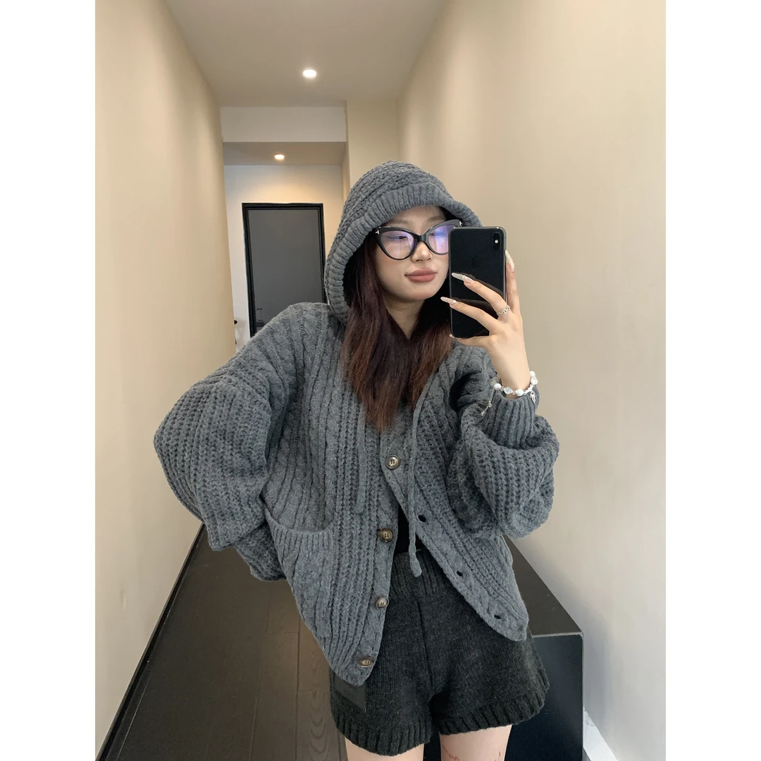 【LIUKY】秋冬复古重磅加厚慵懒短款宽松设计感针织连帽开衫外套女