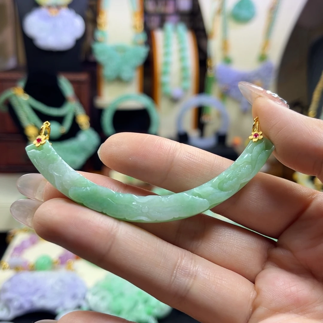 翡翠未镶嵌项链冰绿弯弯