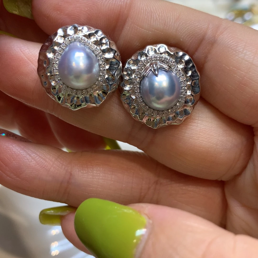 18K金镶嵌海水珍珠耳饰