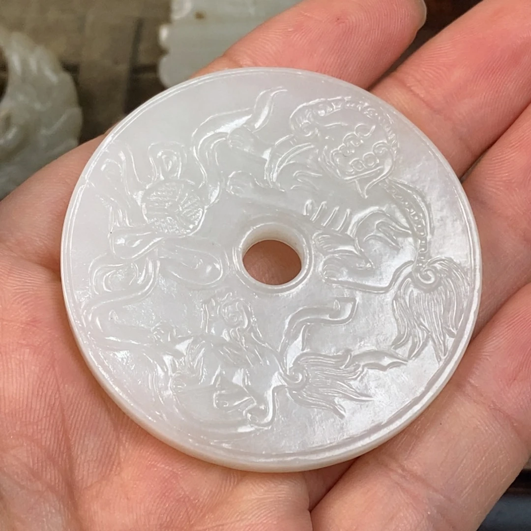 锦***鲤非常精美的脖挂件