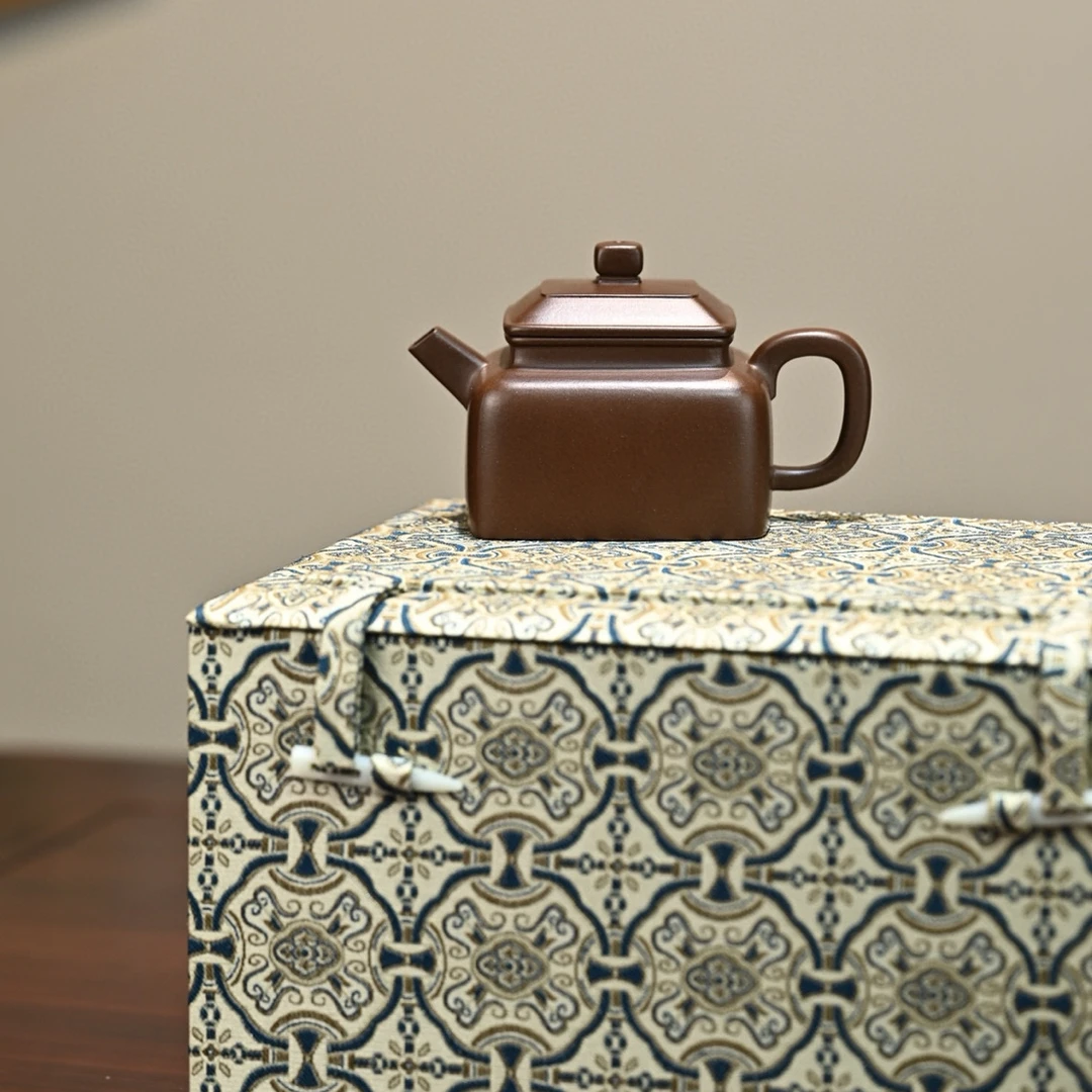 宜兴紫砂壶小品四方德钟