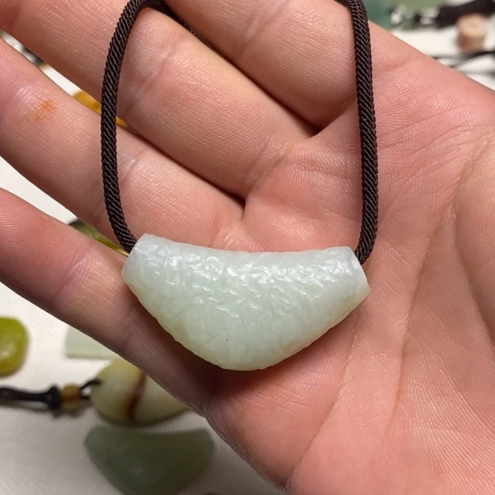 蛇纹石玉未镶嵌挂件