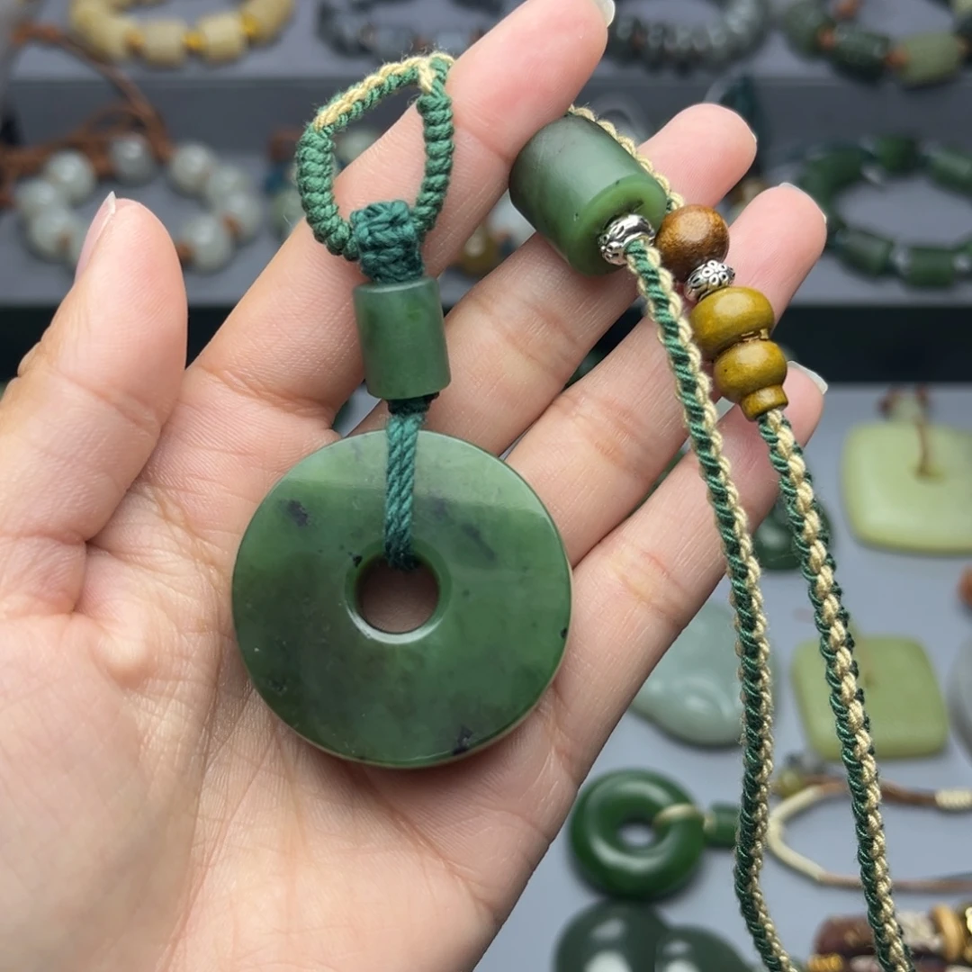 巴***雨和田玉未镶嵌颈饰