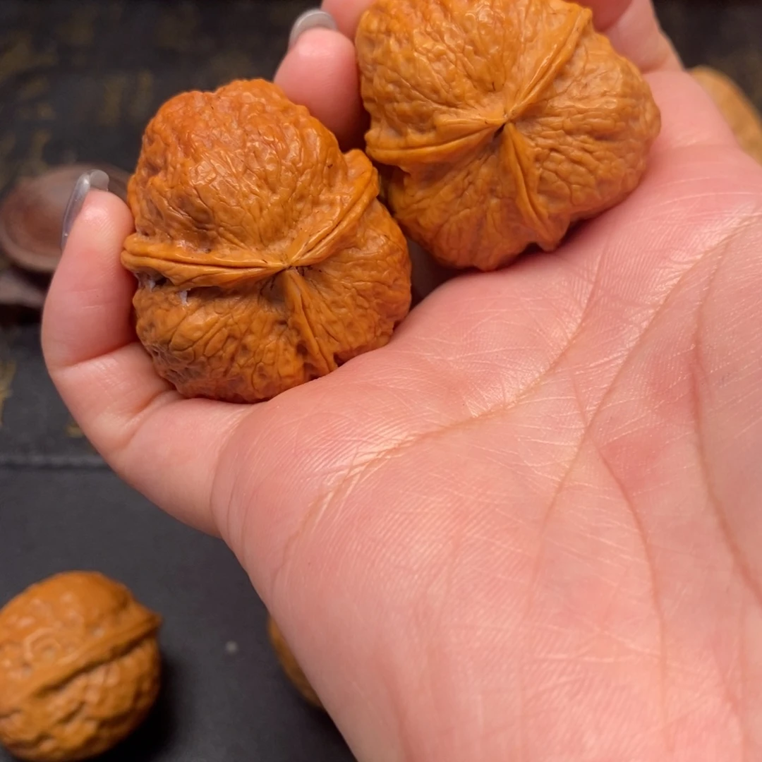 文玩核桃吊坠三棱