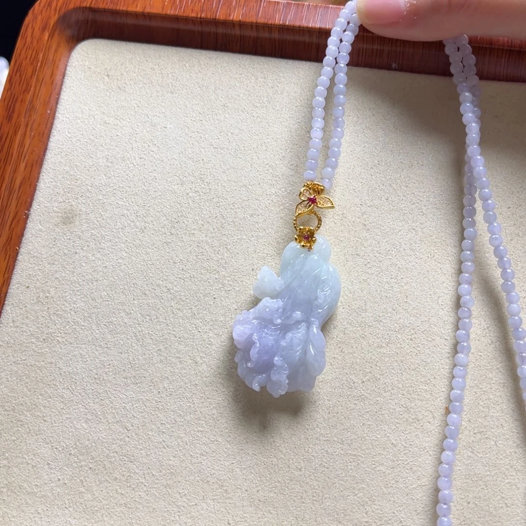 翡翠颈饰未镶嵌紫白菜