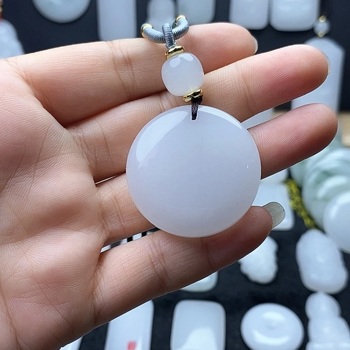 石英质玉颈饰未镶嵌杯***?