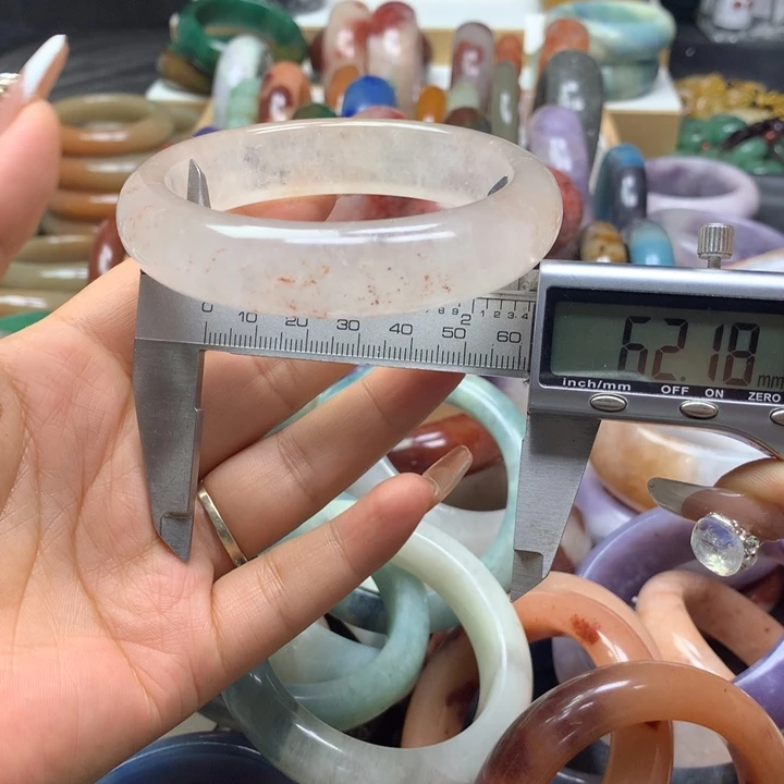 未镶嵌手镯石英质玉