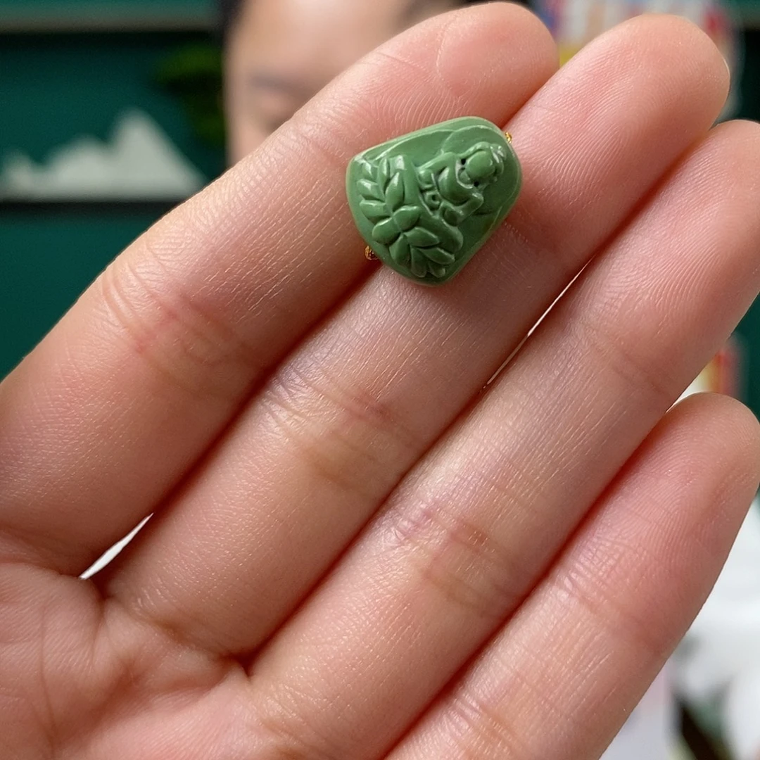 绿松石未镶嵌挂件