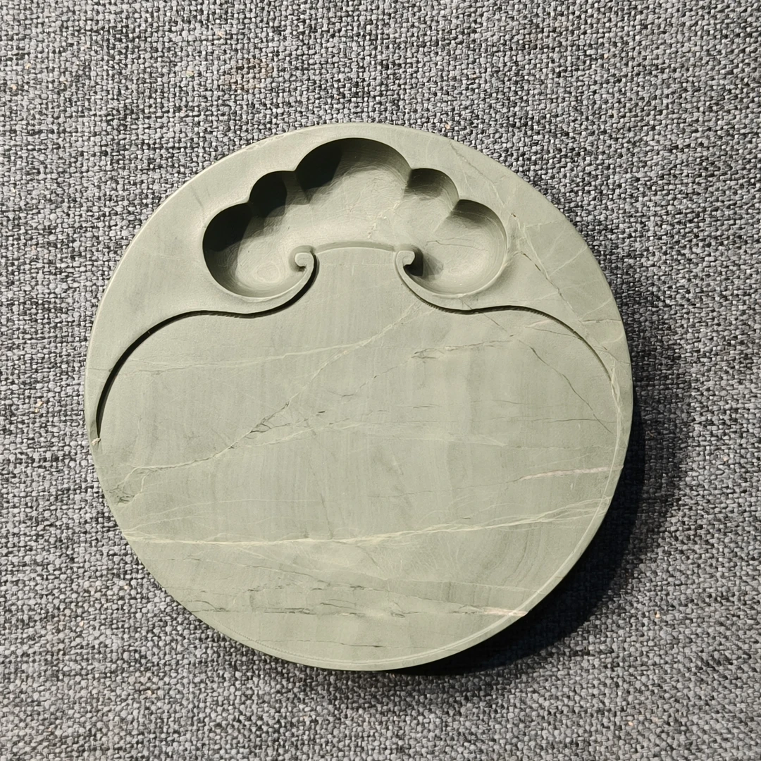 老坑洮砚，喇嘛崖老坑鸭头绿圆如意砚，尺寸9*9*1.3厘米