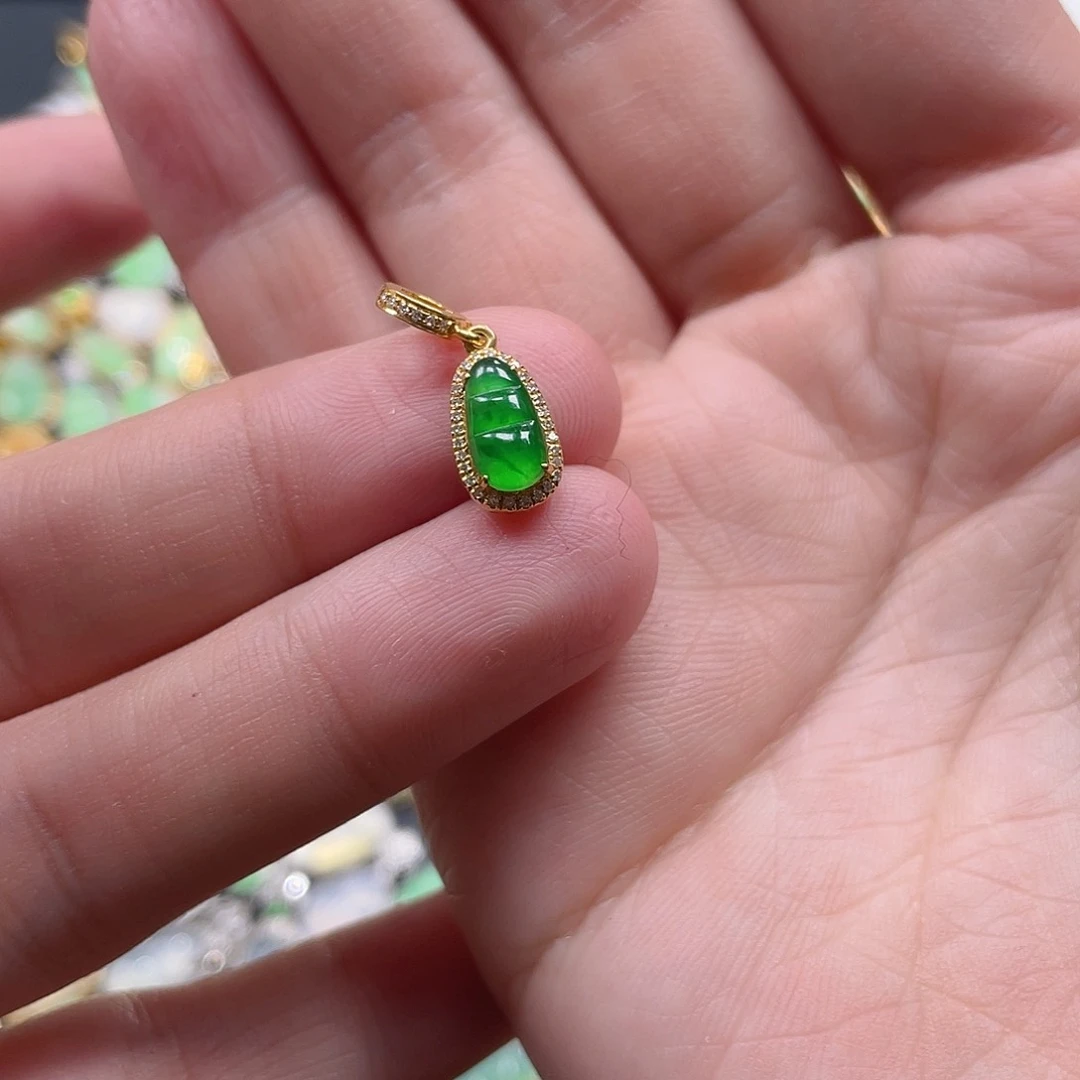 翡翠颈饰18K金镶嵌天然翡翠18kA货