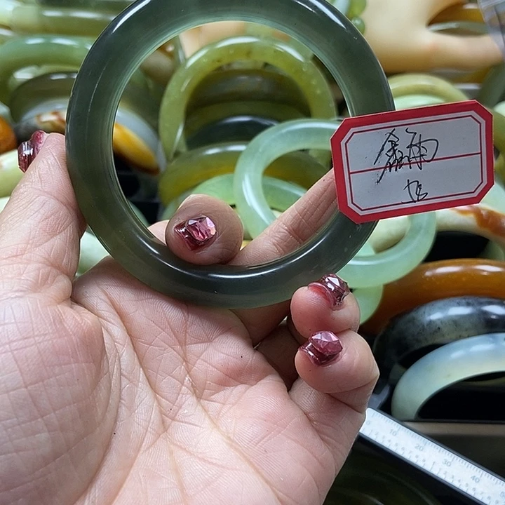 蛇纹石玉手镯未镶嵌鑫*