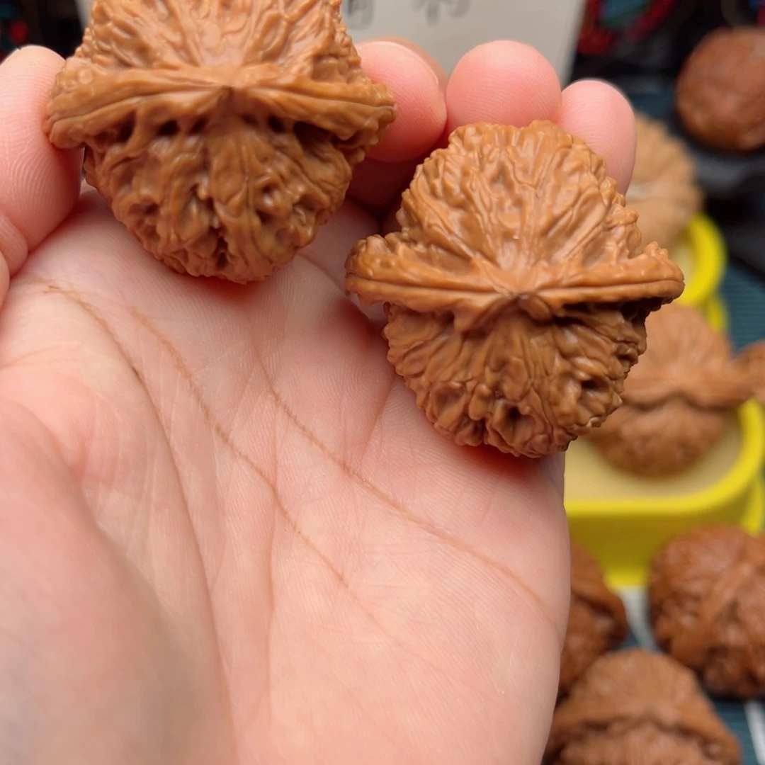 【闪购商品】核桃关***宏文玩核桃手把件38白狮子