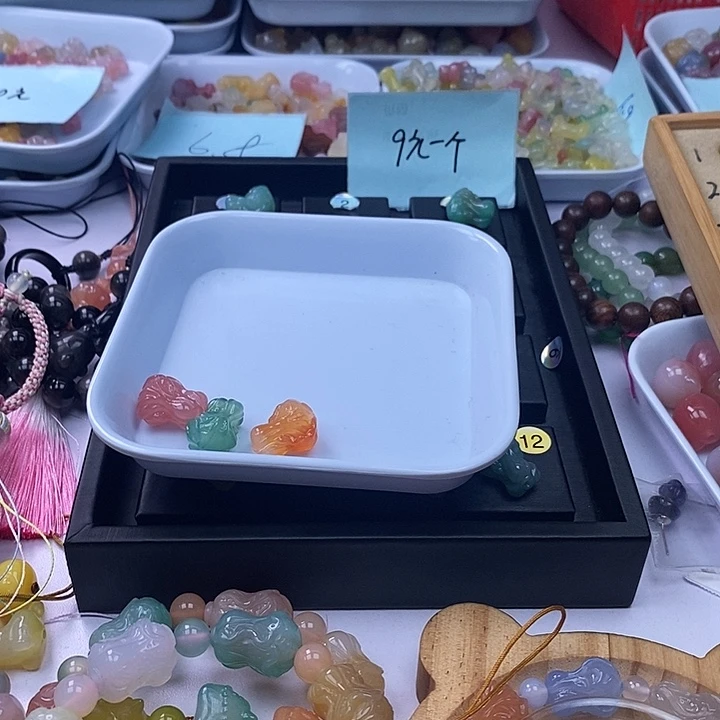 玛瑙/玉髓雕刻件未镶嵌当**渣
