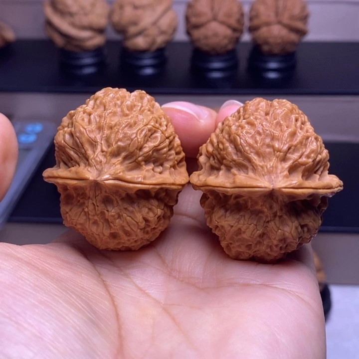 文玩核桃把件绣花鞋43