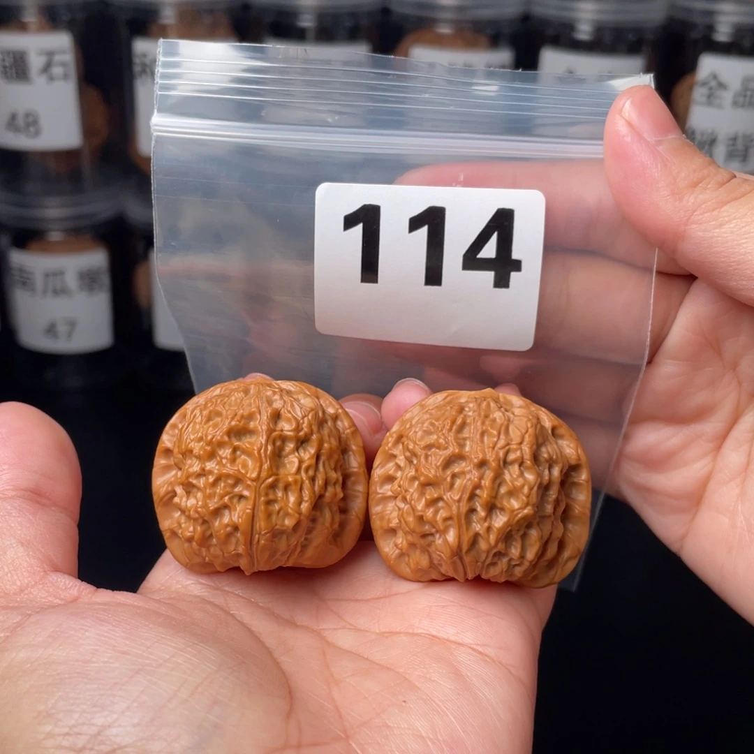 文玩核桃把件38血麒麟