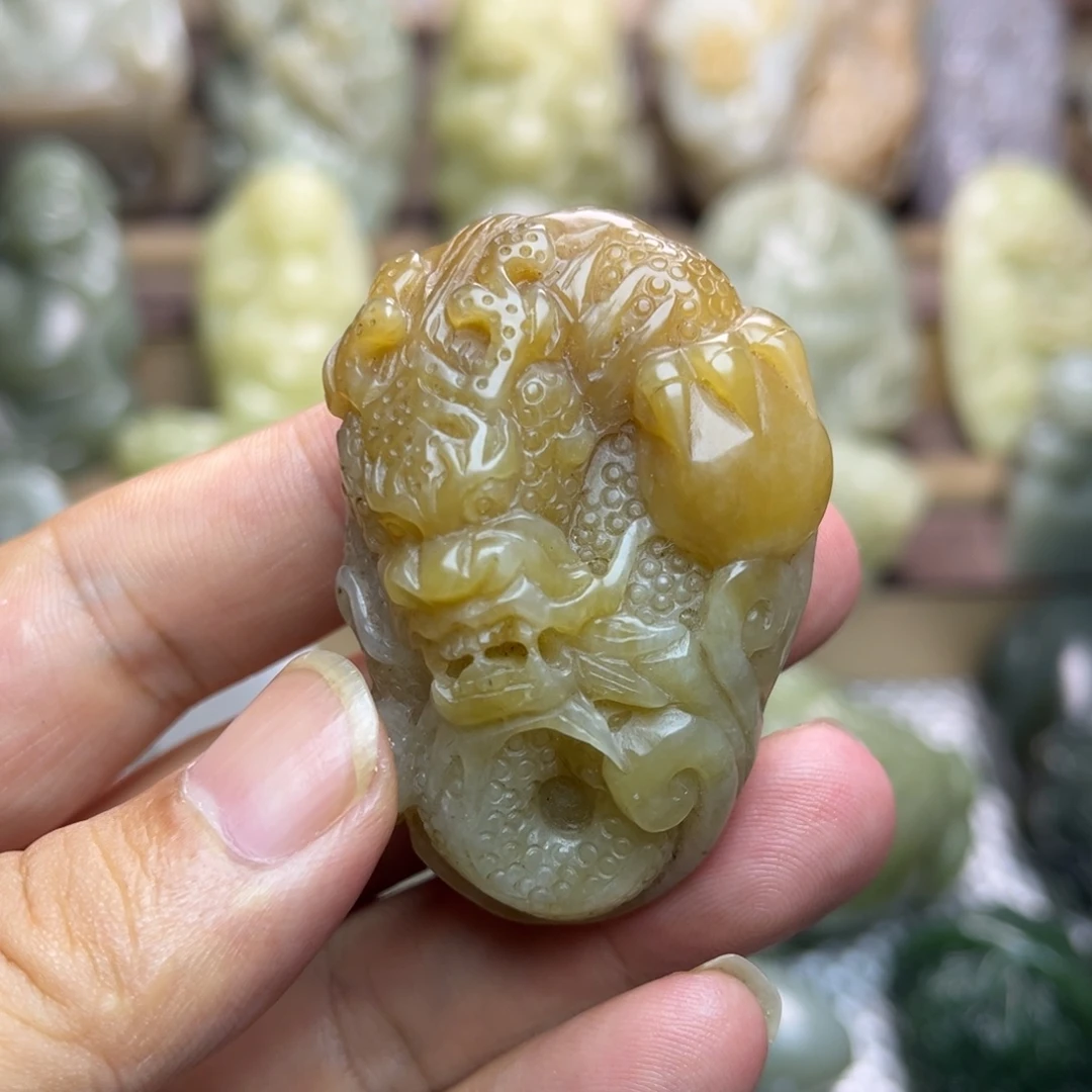 和田玉未镶嵌把件