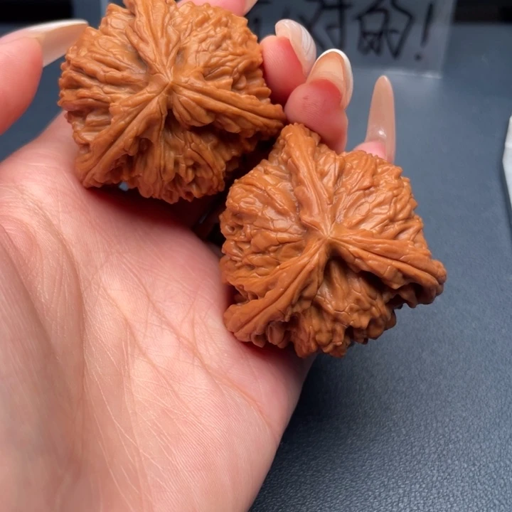 d***c文玩核桃吊坠白狮子