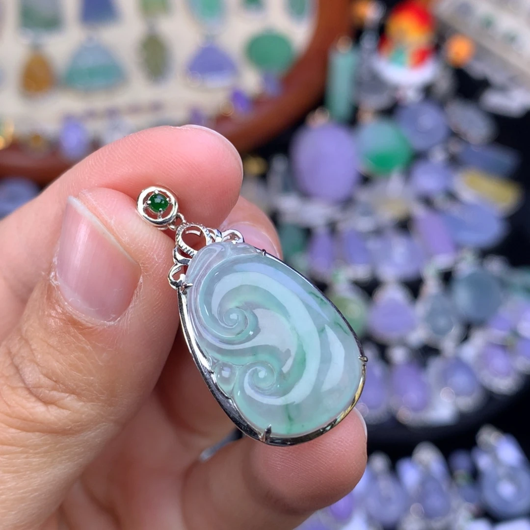 翡翠吊坠(不含链)18K金镶嵌