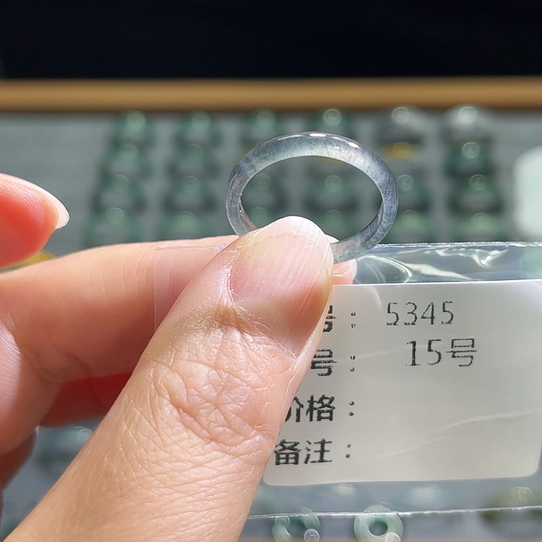 翡翠未镶嵌戒指5345。