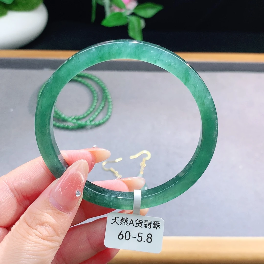 未镶嵌手镯（圆镯）翡翠