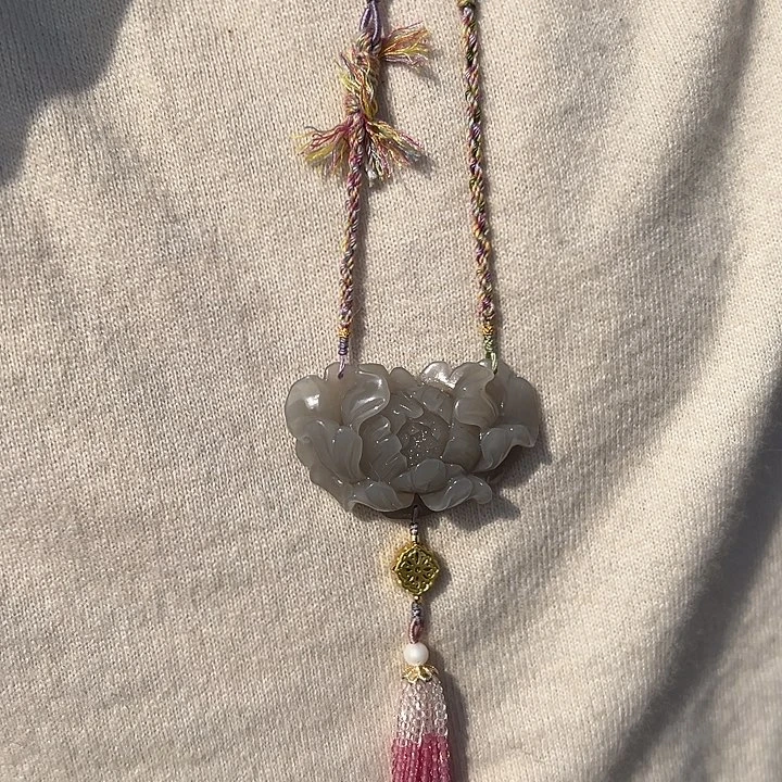 和田玉未镶嵌手链烟紫花吊坠