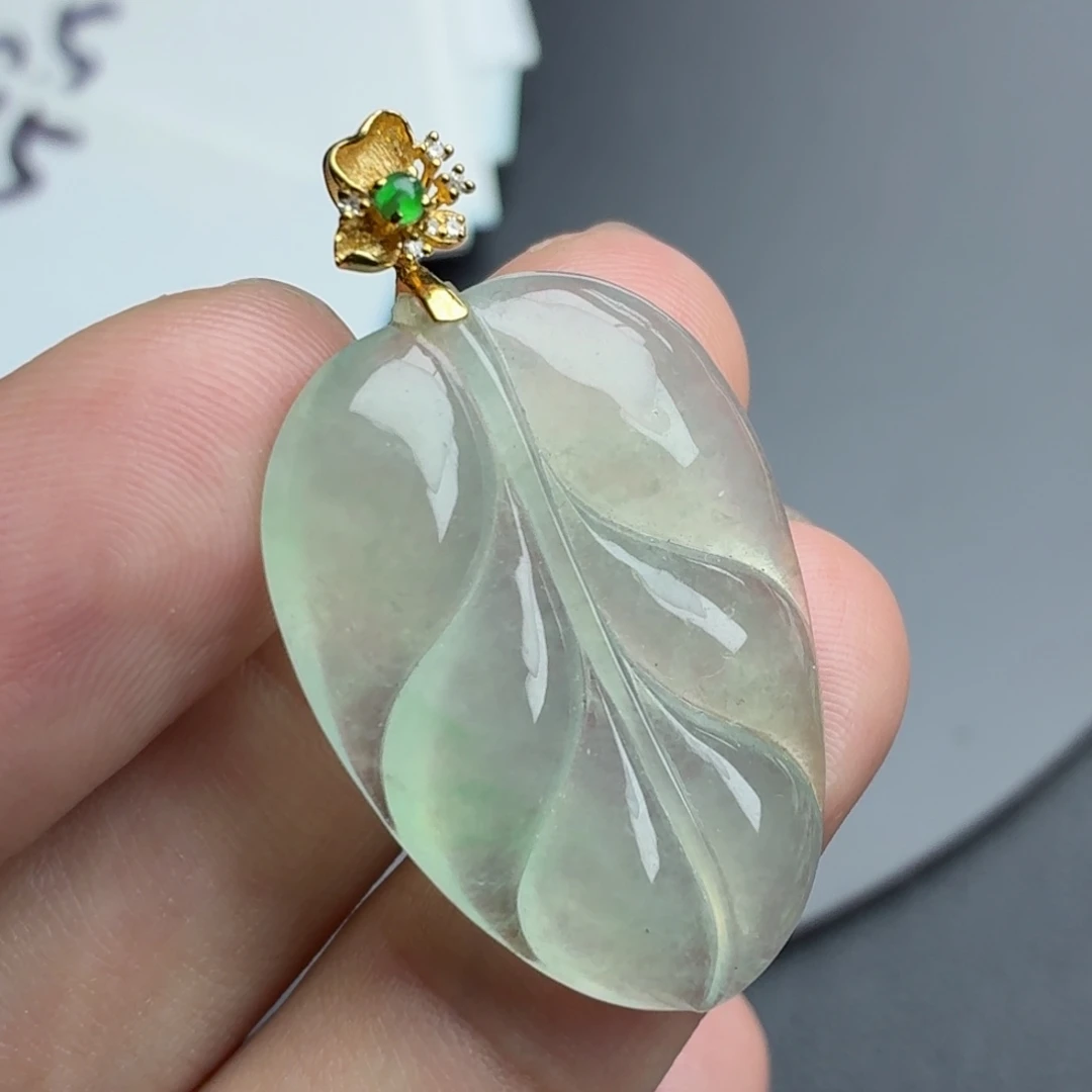 翡翠18K金镶嵌颈饰翡翠